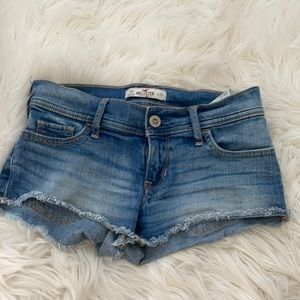 hollister 00 frayed shorts W 23
